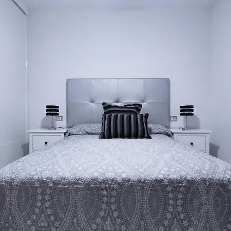 Estupendo Apartamento De Lujo Con Jacuzzi Y Piscina En Apartment