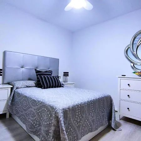 Estupendo Apartamento De Lujo Con Jacuzzi Y Piscina En Apartment