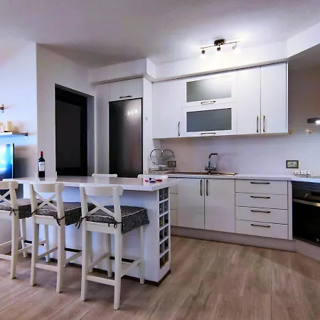 Estupendo Apartamento De Lujo Con Jacuzzi Y Piscina En
